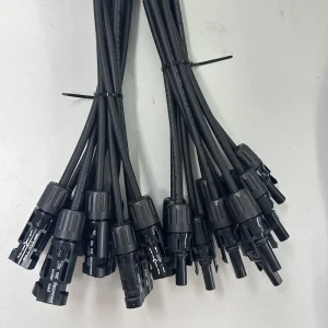 30A 1000V IP67额定太阳能电池板，用于MC4连接器预组装电缆易于安装适配器，采用锡铜塑料