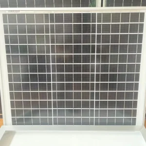 30W 玻璃单晶半电池太阳能电池板，适用于路灯摄像头，全黑，效率19.2%