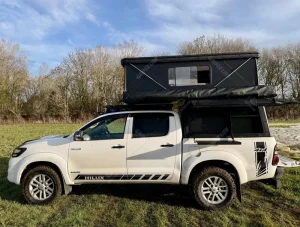 Pickup Truck Off Road Hard Shell Roof Top Tent Four Season Waterproof Aluminum Foldable Quick Automatic Opening Sturdy