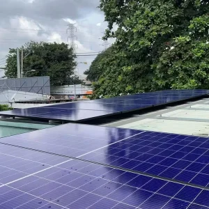Plug Play 650W All Black Double Glass 2mm N Type Bifacial Half Cell BIPV JAM72D42LB Solar Panels HJT 23.3% Efficiency